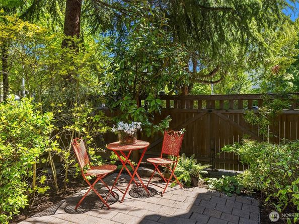 379 100th Avenue NE A, Bellevue WA 98004