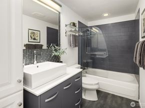 379 100th Avenue NE A, Bellevue WA 98004