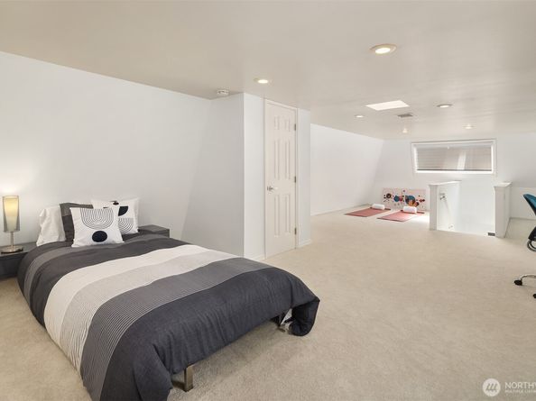 379 100th Avenue NE A, Bellevue WA 98004