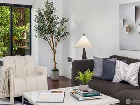 379 100th Avenue NE A, Bellevue WA 98004