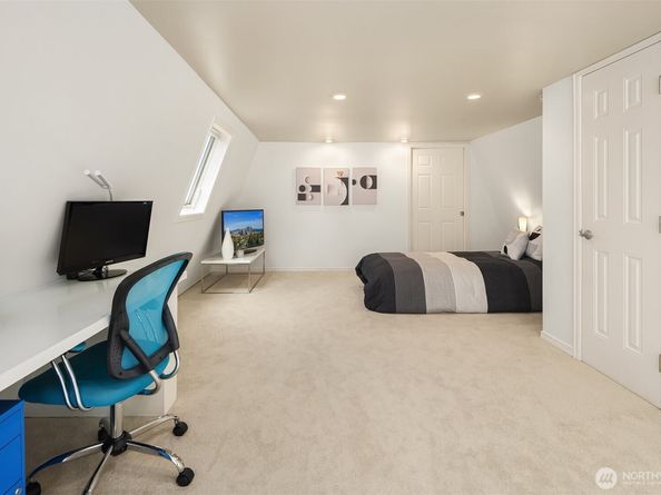 379 100th Avenue NE A, Bellevue WA 98004