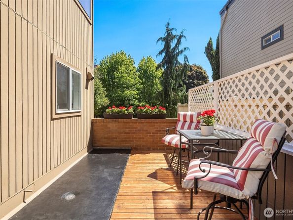 379 100th Avenue NE A, Bellevue WA 98004