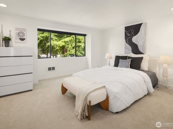 379 100th Avenue NE A, Bellevue WA 98004