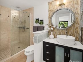 379 100th Avenue NE A, Bellevue WA 98004