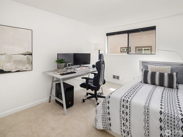 379 100th Avenue NE A, Bellevue WA 98004