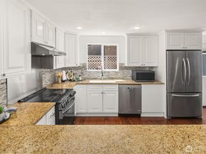 379 100th Avenue NE A, Bellevue WA 98004