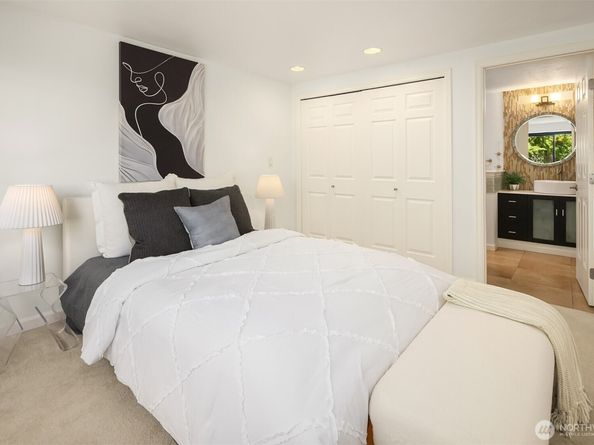 379 100th Avenue NE A, Bellevue WA 98004