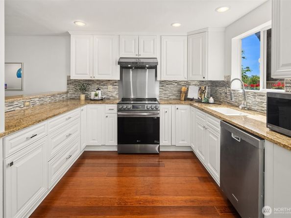 379 100th Avenue NE A, Bellevue WA 98004