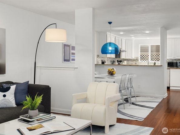 379 100th Avenue NE A, Bellevue WA 98004