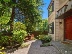 379 100th Avenue NE A, Bellevue WA 98004