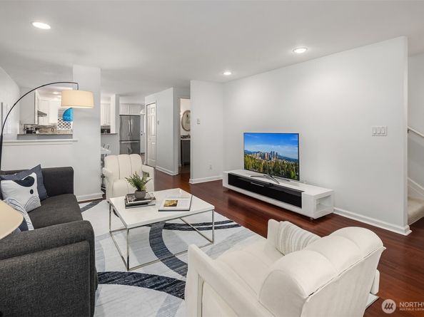 379 100th Avenue NE A, Bellevue WA 98004