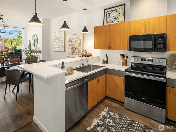 521 7th Avenue 403, Kirkland WA 98033