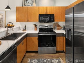 521 7th Avenue 403, Kirkland WA 98033