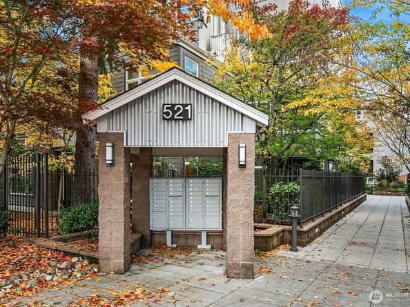 521 7th Avenue 403, Kirkland WA 98033