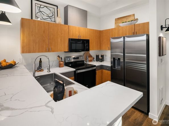 521 7th Avenue 403, Kirkland WA 98033