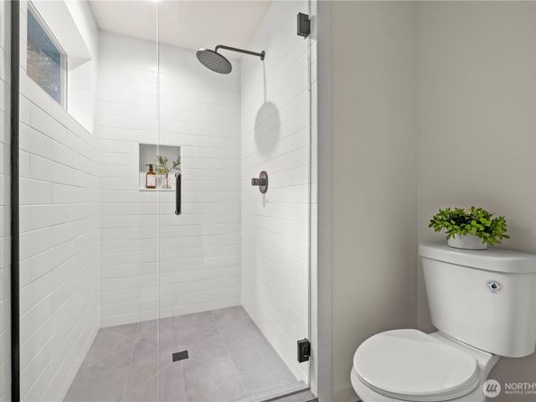 4107 25th Avenue SW, Seattle WA 98106