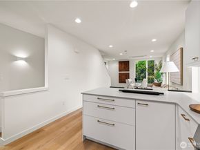 4107 25th Avenue SW, Seattle WA 98106