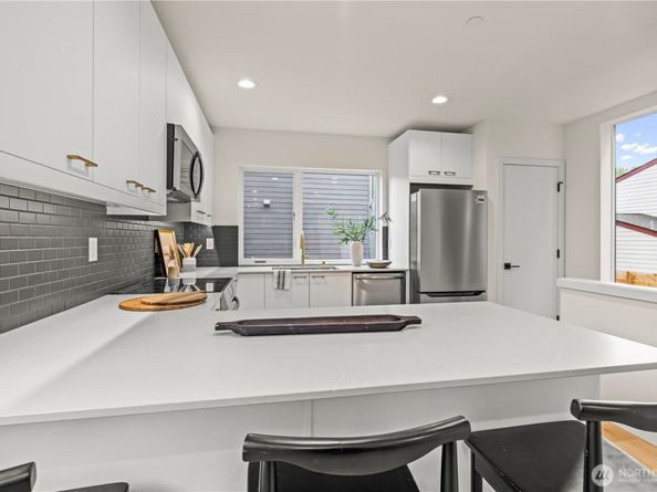 4107 25th Avenue SW, Seattle WA 98106