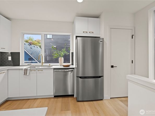 4107 25th Avenue SW, Seattle WA 98106