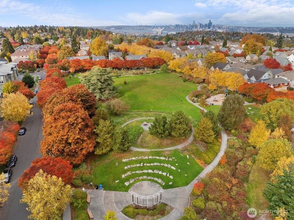6015 Lanham Place SW, Seattle WA 98126