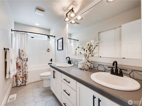 18429 Meridian Avenue SE CR 25, Bothell WA 98012