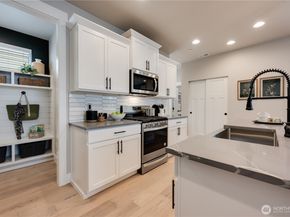 18429 Meridian Avenue SE CR 25, Bothell WA 98012