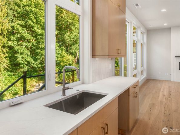 21041 SE 80th Street, Issaquah WA 98027