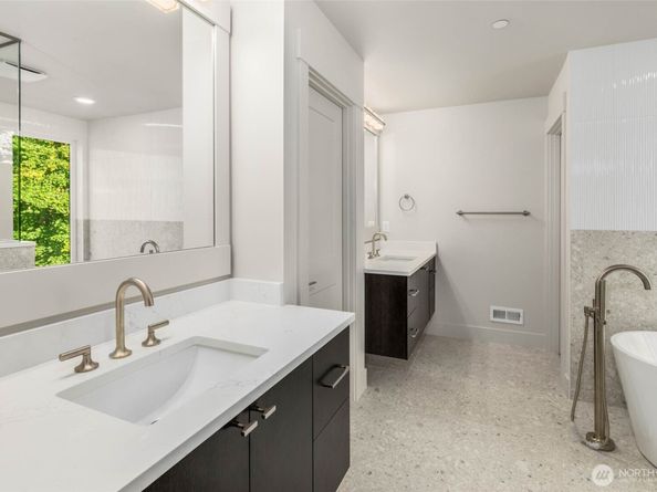 21041 SE 80th Street, Issaquah WA 98027