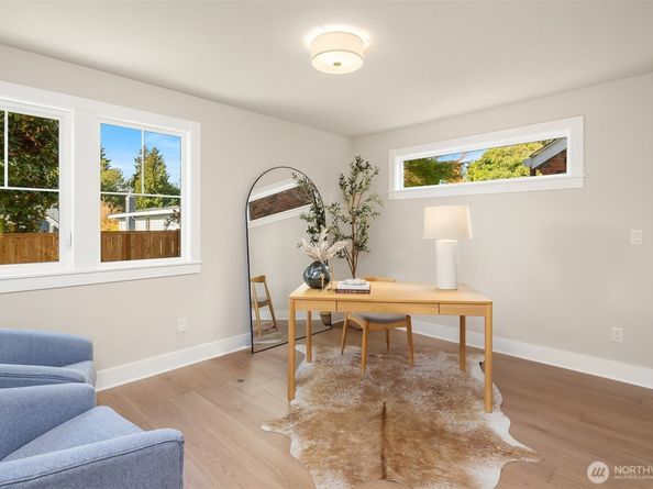 7721 Sunnyside Avenue N, Seattle WA 98103