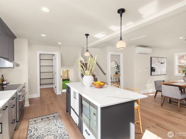 7721 Sunnyside Avenue N, Seattle WA 98103