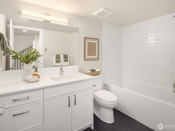 7721 Sunnyside Avenue N, Seattle WA 98103