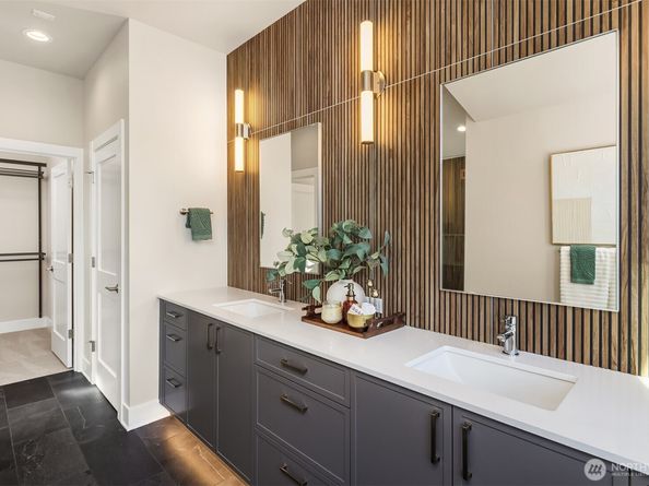 7721 Sunnyside Avenue N, Seattle WA 98103
