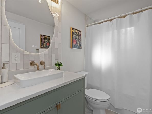 3901 151st Avenue SE, Bellevue WA 98006