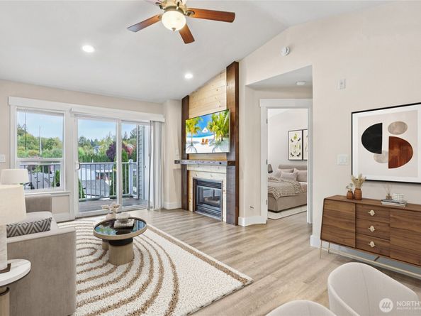 2009 196th Street SE E302, Bothell WA 98012