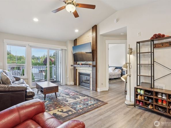 2009 196th Street SE E302, Bothell WA 98012