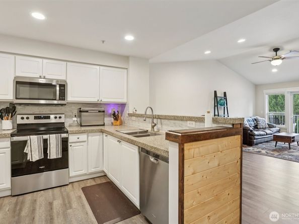 2009 196th Street SE E302, Bothell WA 98012