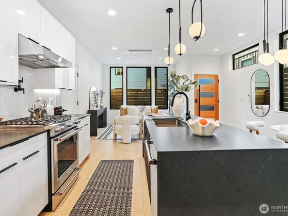 8750 13th Avenue NW B, Seattle WA 98117