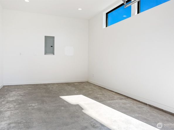 8750 13th Avenue NW B, Seattle WA 98117