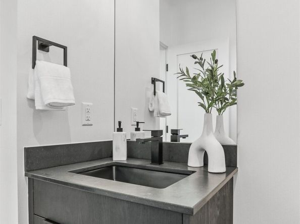 8750 13th Avenue NW B, Seattle WA 98117