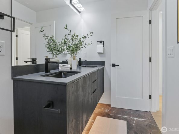 8750 13th Avenue NW B, Seattle WA 98117