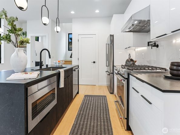 8750 13th Avenue NW B, Seattle WA 98117