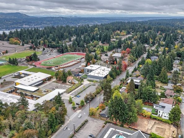 4025 86th Avenue SE, Mercer Island WA 98040