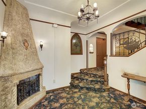 323 16th Avenue E 301, Seattle WA 98112