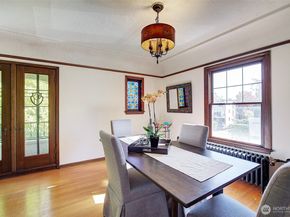 323 16th Avenue E 301, Seattle WA 98112