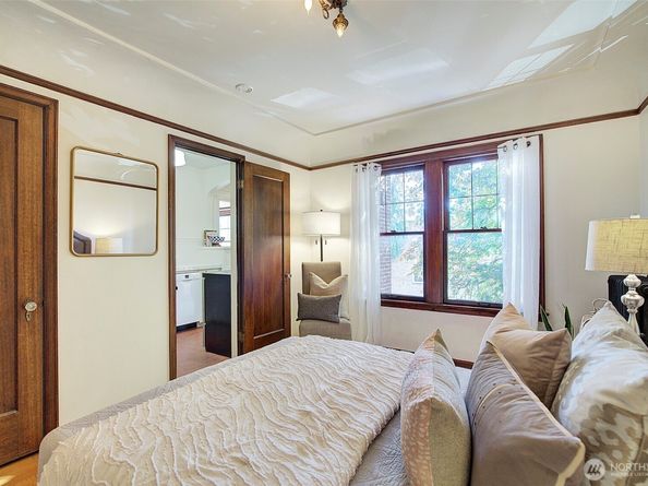 323 16th Avenue E 301, Seattle WA 98112