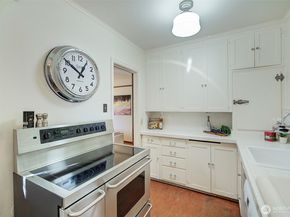 323 16th Avenue E 301, Seattle WA 98112