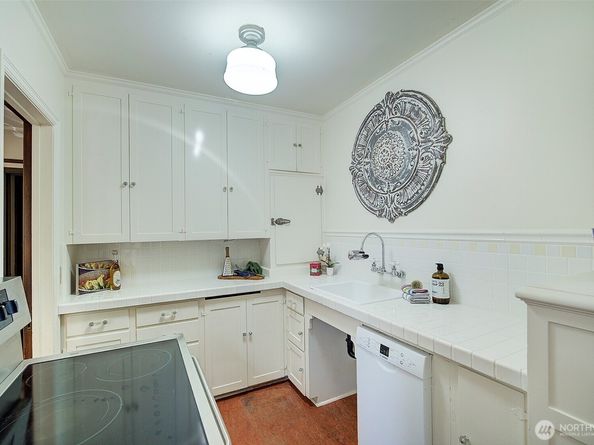 323 16th Avenue E 301, Seattle WA 98112