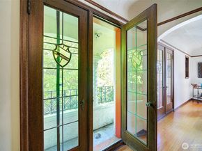 323 16th Avenue E 301, Seattle WA 98112