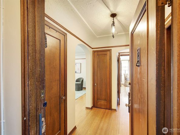 323 16th Avenue E 301, Seattle WA 98112