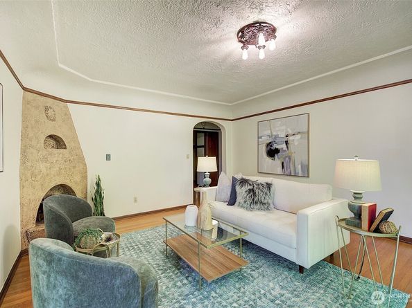 323 16th Avenue E 301, Seattle WA 98112